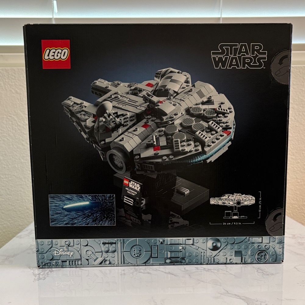 LEGO Star Wars Millennium Falcon - Black and Gray